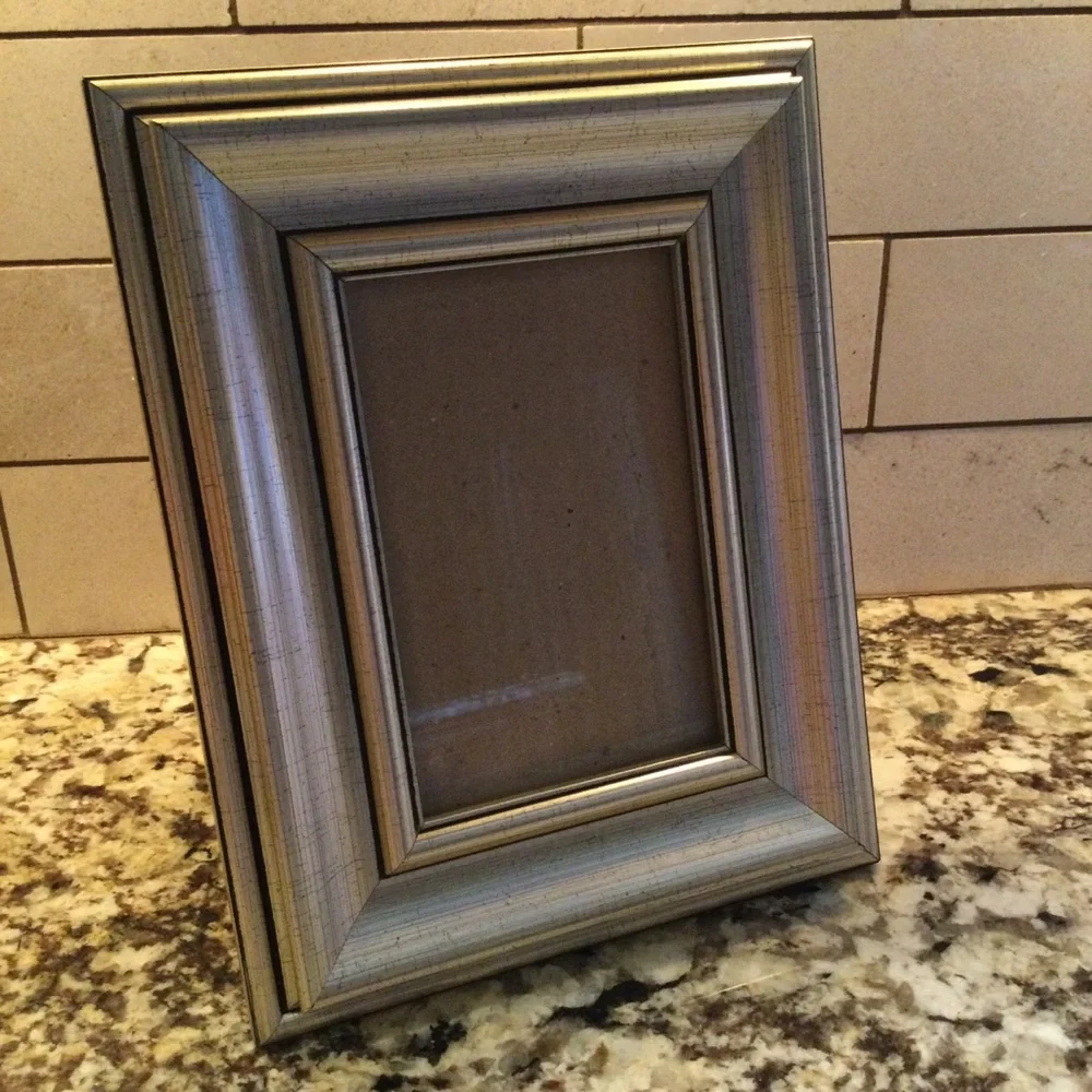 Picture Frame Silver Crackle Finish with Black Trim 4x6 New Neutral